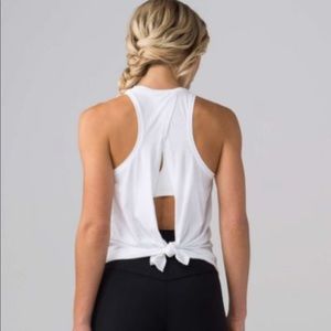 EUC Lululemon tie back Heather light grey top